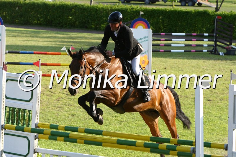 204M2037_Wuchtige_Stil Axx.JPG